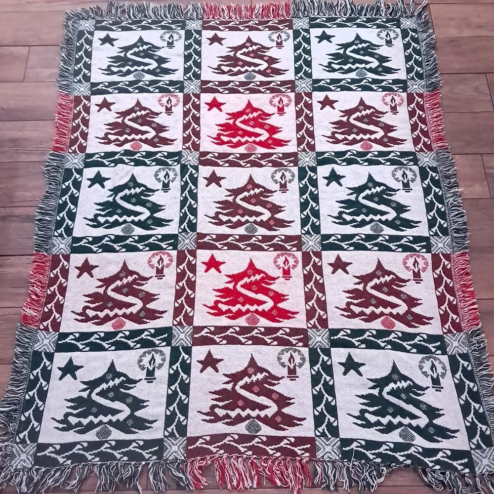 Christmas tree throw blanket tapestry fringed green red white 100% cotton fringe